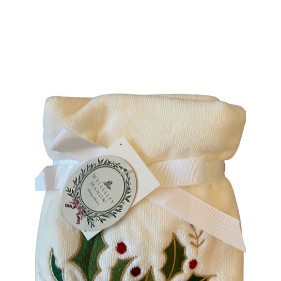 Wellesley Manor Christmas Holly Bow Embroidered Decorative Hand Towel Set of 2 - Picture 6 of 15